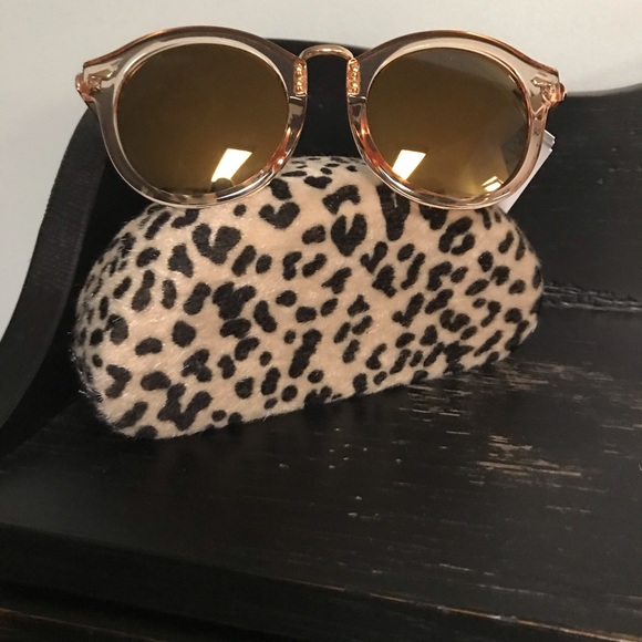 kat & bryn Accessories - New rose gold colored sunglasses and case